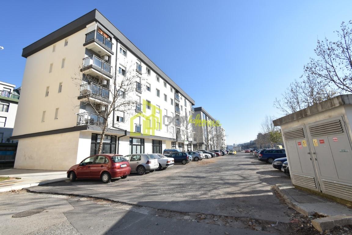 Dvosoban stan 56m2, Blok 9